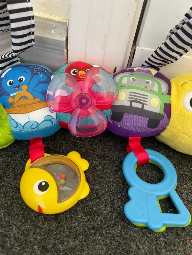 Like NEW!!! Baby Stroller/ Car Seat Toy in Toys in City of Montréal - Image 4
