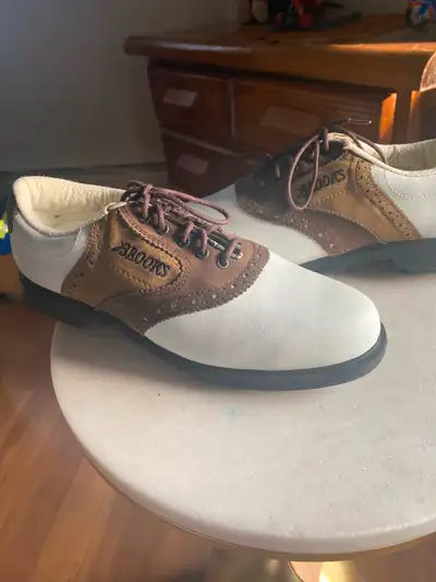 Ladies Brooks Golf Shoes 8.5 New, View more