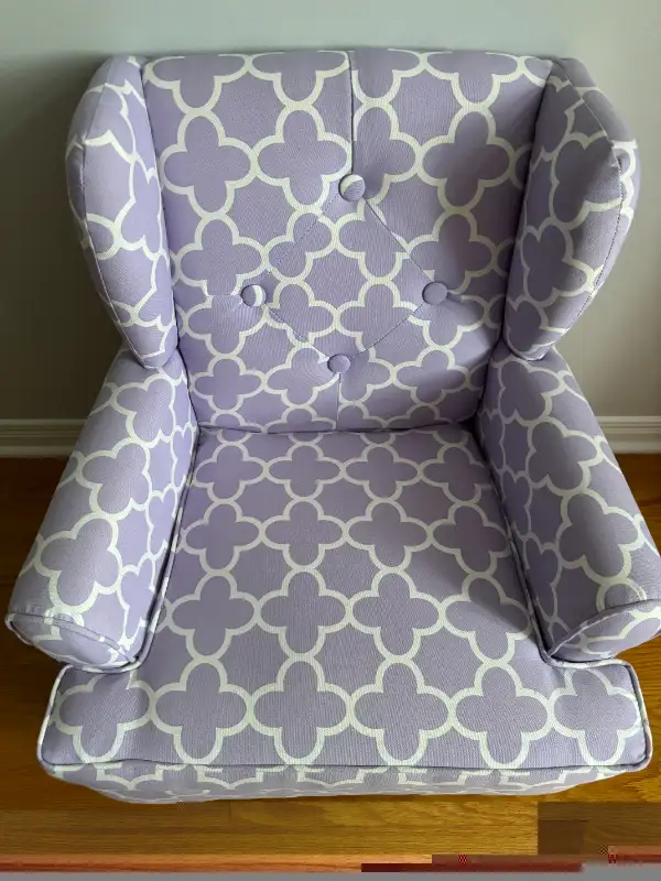 Upholstered Accent Chair for Nursery/Toddler Room in Chairs & Recliners in Laval / North Shore - Image 3