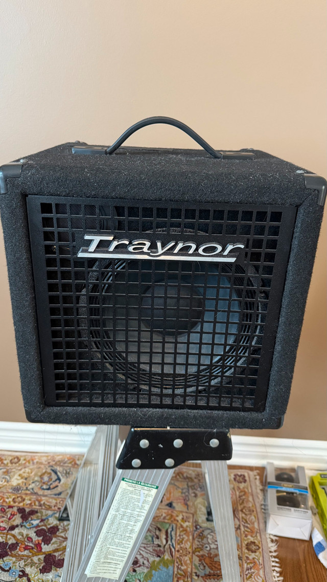 Bass guitar  amplifier in Amps & Pedals in Ottawa