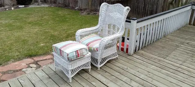 Wicker garden chair and footstool with cushions in Patio & Garden Furniture in City of Toronto - Image 2