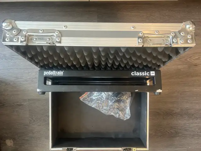 Pedal train classic jr case and board in Amps & Pedals in City of Toronto - Image 4