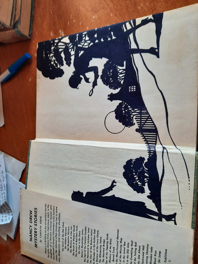 VINTAGE NANCY DREW BOOK WITH DUST JACKET CLUE IN DIARY in Children & Young Adult in Muskoka - Image 3