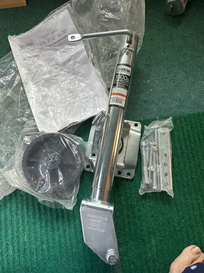 I am selling a new Reese Towpower trailer jack with a 1000 lb capacity. This jack is designed to mak...