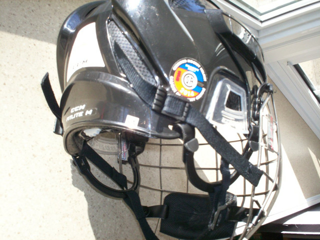 Casque neuf de hockey medium CCM Fitlite Hockey Helmet Combo. dans Hockey  à Ouest de l’Île - Image 2