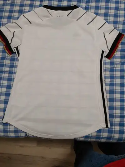 Germany woman jersey, medium size. Brand new never used. Please check pictures
