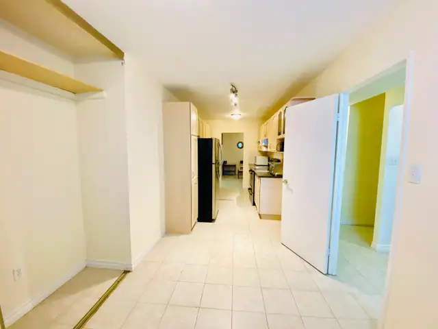 TORONTO 4 RENT GROUND-LEVEL LARGE CORNER SUITE | 401 & KIPLING!