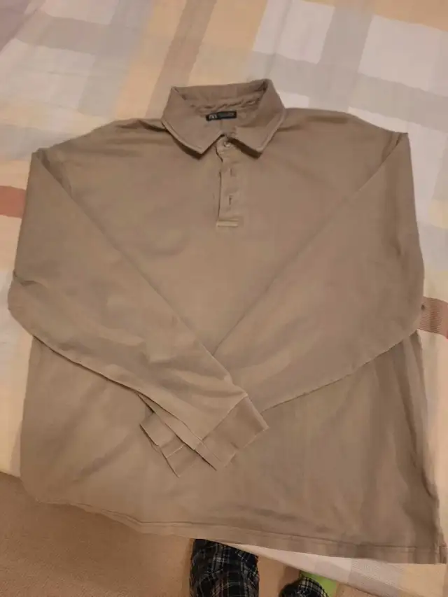 Zara flowy men's polo shirt in Men's in City of Toronto - Image 2