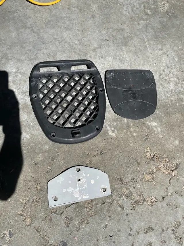 burgman 650 Givi top box in Motorcycle Parts & Accessories in Ottawa - Image 7
