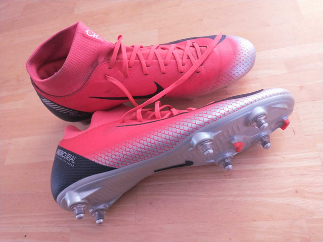 Nike Mercurial Superfly VI Academy CR7 FG/MG Football Boots in Soccer in Edmonton - Image 2