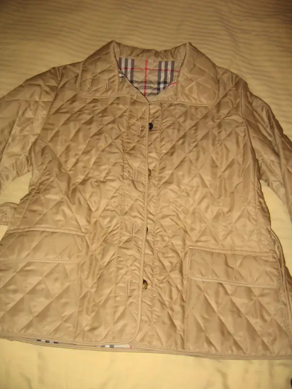 Women's Burberry Quilted Jacket in Women's - Tops & Outerwear in City of Toronto - Image 6