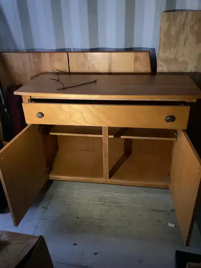Set of table kitchen with 4 chairs , buffet, table, and 2 glass clear. To put on boots , to protect...