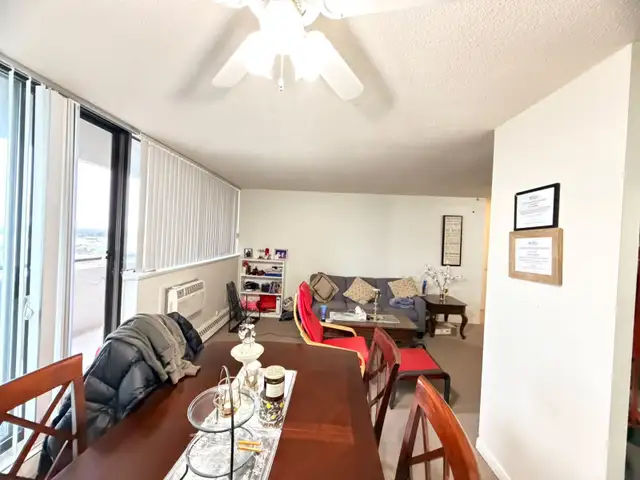 Room For Rent In Mississauga  in Room Rentals & Roommates in Mississauga / Peel Region - Image 5