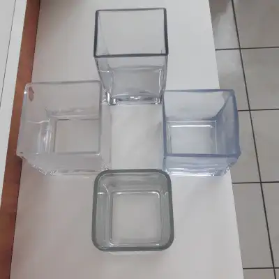 4 DIFFÉRENTS BEAUX VASES NEUFS EN VERRE ÉPAIS: $5.00 CHACUN, View more