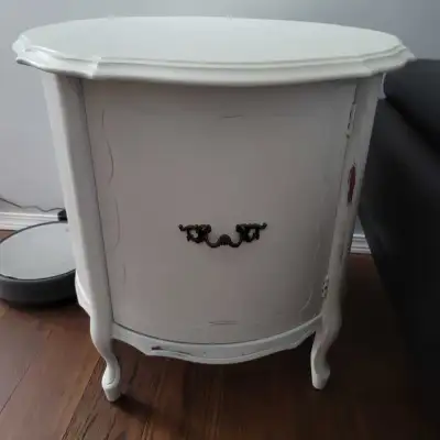Refinished round drum end table, side table, night stand. Painted with white chalk paint and distres...