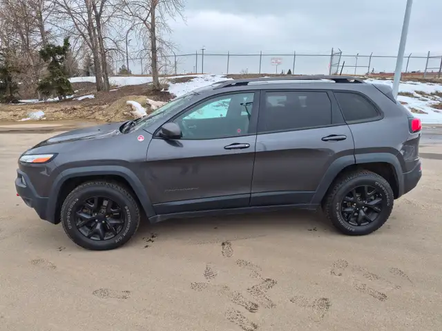 2016 Jeep Cherokee Trailhawk   115 KM523046132164874243