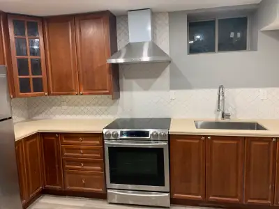 Space Available for girl for rent in downtown Brampton next to a