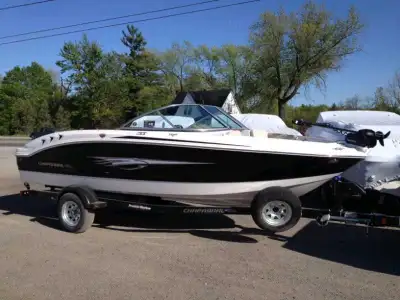 Chaparral bateau ** Excellent condition ** 2013 Chaparral 19 H2O Ski & Fish: $27,000 ✅ (utilisé moin...