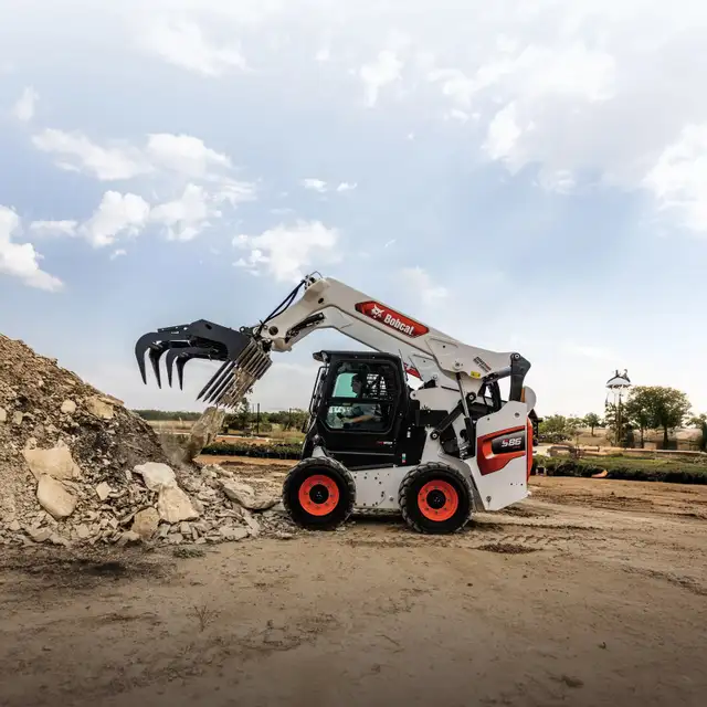 bobcat and operator 454687839466311681