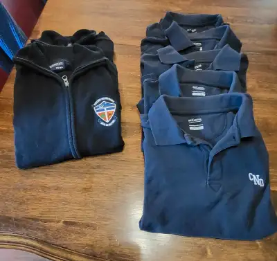 CND (Collège Notre-Dame) uniform - boys 5 navy shirts - size xs 2 zip-up cardigans - size xs 50$ for...