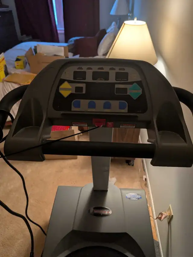 Treadmill in Exercise Equipment in Mississauga / Peel Region - Image 3