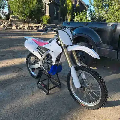 2014 yz250f brand new head and valves on it maybe 4 rides on it. Comes with stock plastics and stock...