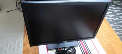 - in good condition - VGA, DVI outputs - only power cable included - Pick up in Orleans (Convent Gle...