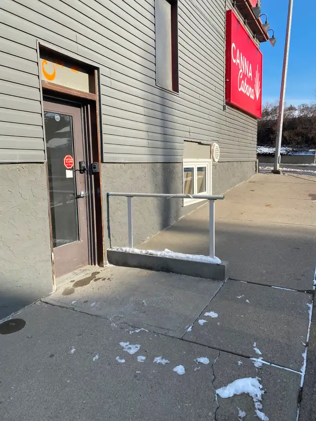 Prime Location! South Calgary Retail or Office Space Available