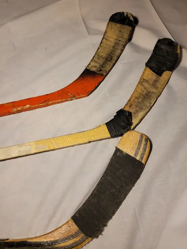 Tennis racquets $30 ..snowshoes..hockey sticks in Tennis & Racquet in Winnipeg - Image 4