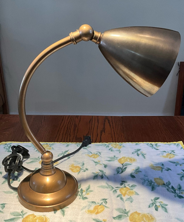 Vintage Brass/Table Lamp in Indoor Lighting & Fans in Owen Sound - Image 2