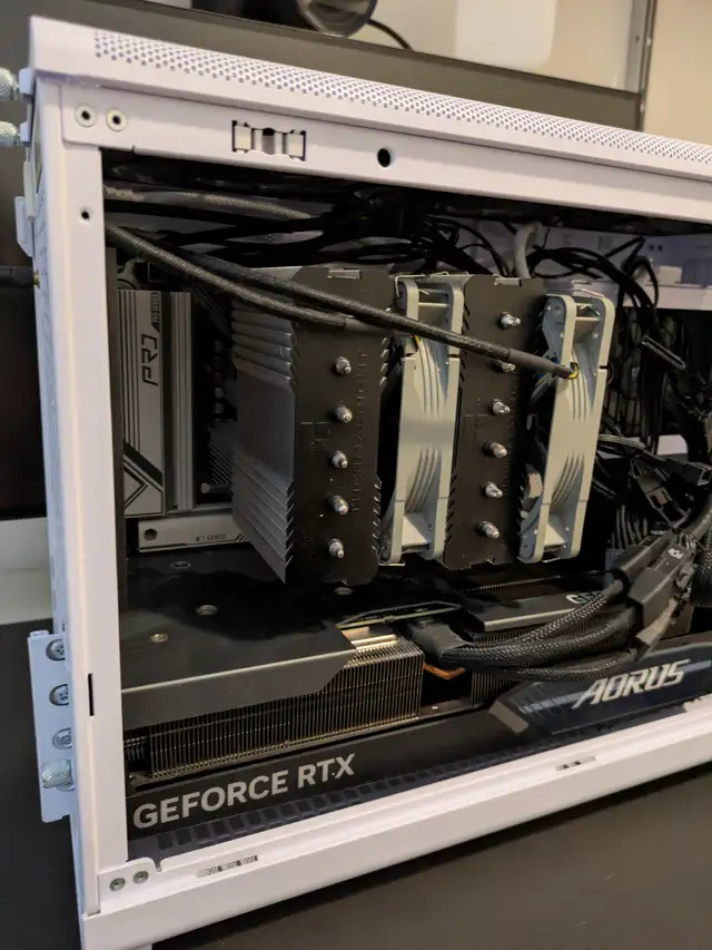 High End Gaming PC - Used - Built 2024 - 4070 Ti Super in Desktop Computers in City of Toronto - Image 7