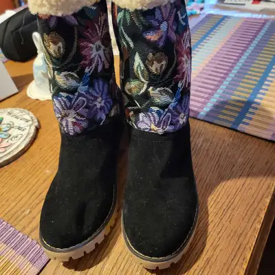Ladies Winter Boots., View more