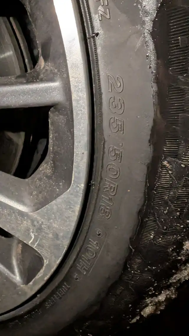 Bridgestone Blizzak 235/50/R18 - Used Winter Tires Set of 3 in Tires & Rims in Ottawa - Image 3
