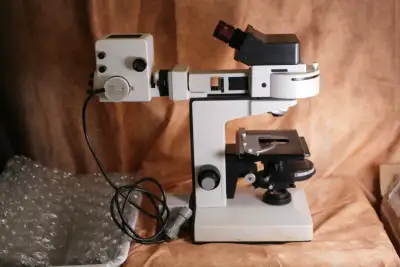 Up on sale is Leica D with 4 objective : lenses, Leica wild /fluotar 40, Leica Plan 20/0.45, 10/0.25...