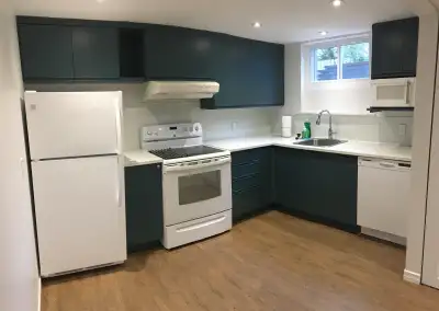 Bright spacious ground-level 2-bed apartment