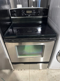 AMAZING CONDITION ELECTRIC  STOVE, CONVECTION   OVEN