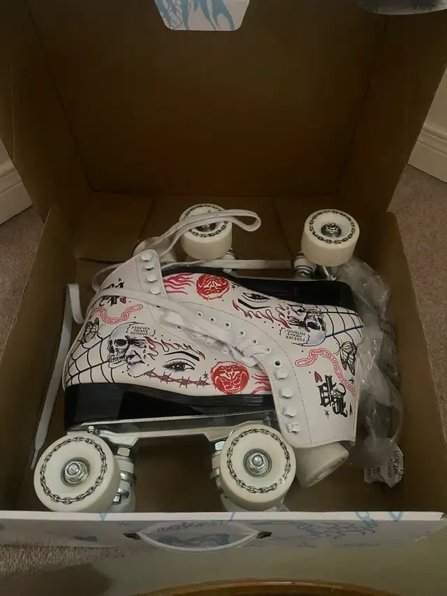 Roller Skates in Skates & Blades in Markham / York Region - Image 2