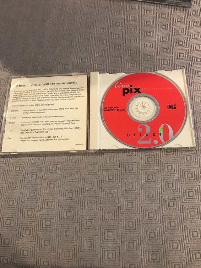 CD-ROM Deluxe Live Pix 2.0 dans Autre  à Ville de Montréal - Image 2