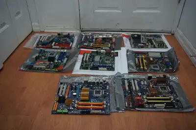 I'm downsizing and cleaning out extra motherboards that I no longer need. They are in working condit...