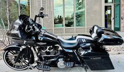 ROADw GLIDE 2016 Harley Davidson Vivid black FLTRX CUSTOM 2016 SHOWROOM CONDITION ✅✅✅✅ 27,000 kms ap...