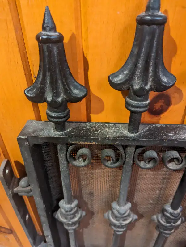 Antique Salvage cast iron fireplace doors in Fireplace & Firewood in Owen Sound - Image 5
