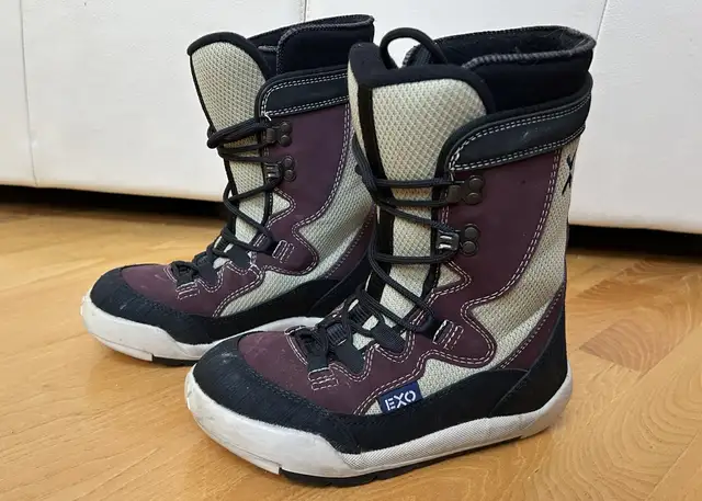 Snowboard Boots ~ women size 7 in Snowboard in Calgary - Image 2