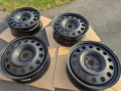 Full set of steel rims, originally from a Toyota Rav4. Barely used, I purchased them last year but t...