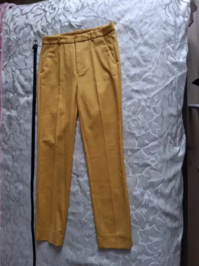 Pantalon pour femme jaune pétant, View more