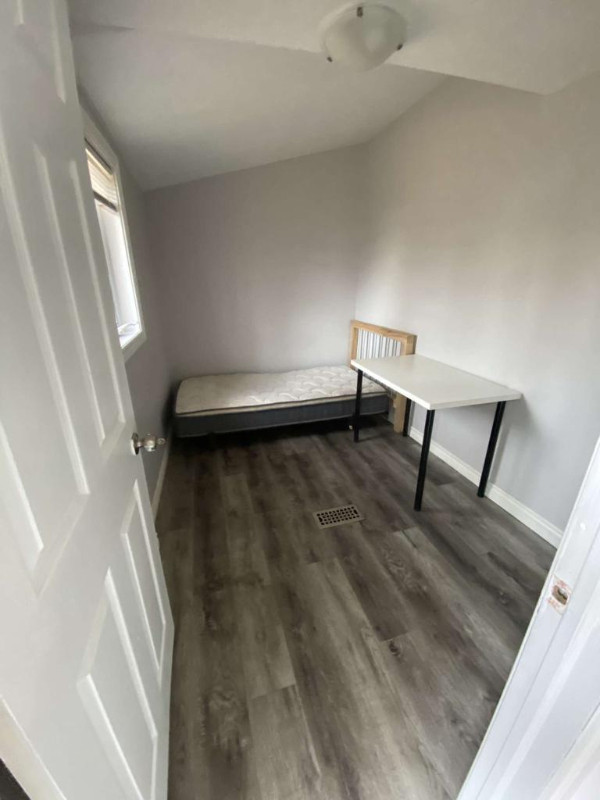 Rooms for Rent Near McMaster University for Group in Room Rentals & Roommates in Hamilton - Image 2