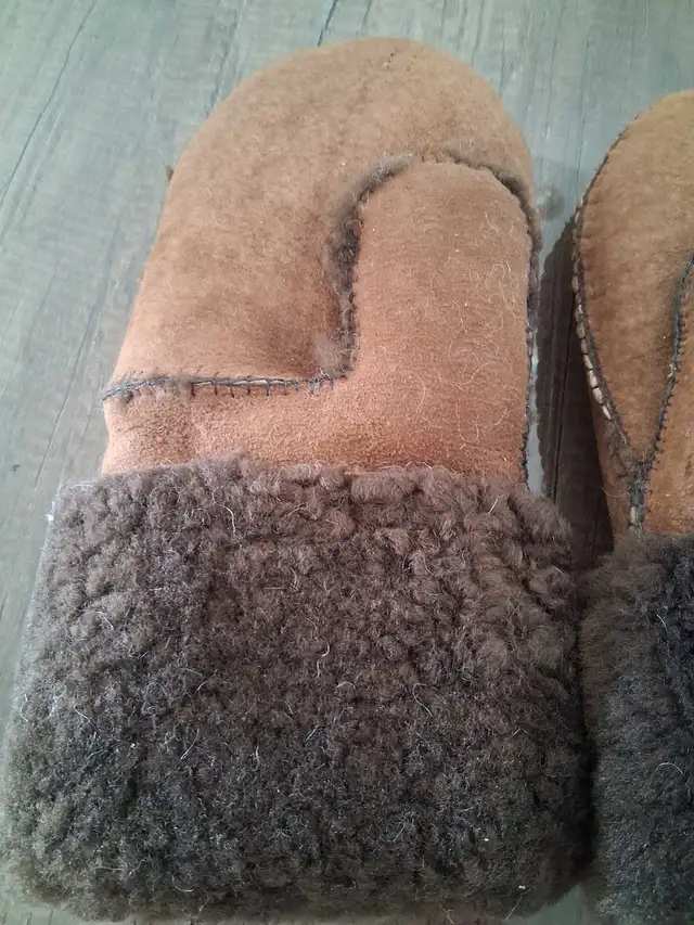 Recycled suede and fur mittens in Other in Winnipeg - Image 3
