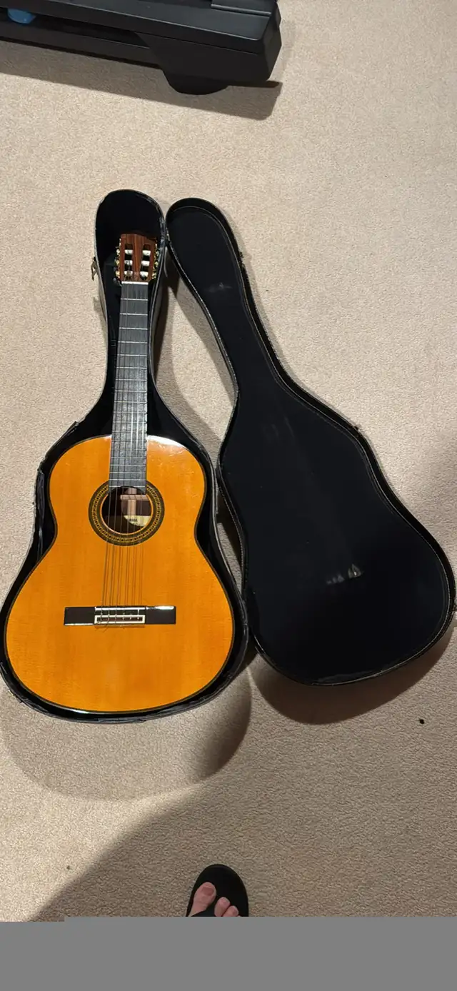 GUITARE CLASSIQUE YAMAHA G240 II in Guitars in City of Montréal - Image 2