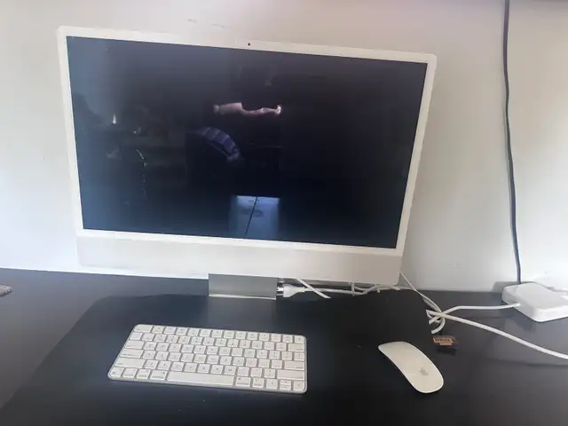 iMac computer 2023 in Desktop Computers in Windsor Region - Image 2