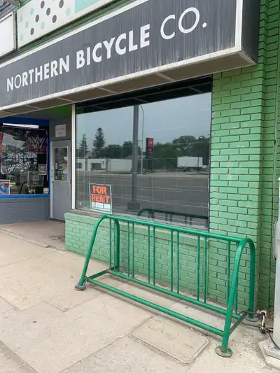 Approx 950sq ft on portage ave near polo park lots of retail around. Lots of parking nicely renovate...
