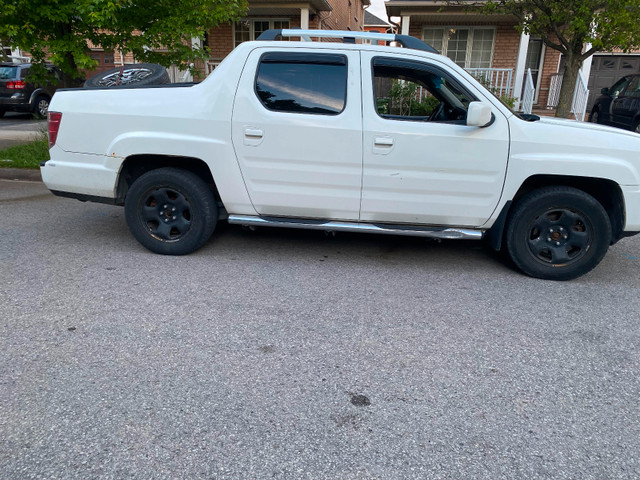 2011 HONDA RIDGELINE in Cars & Trucks in Oshawa / Durham Region - Image 4